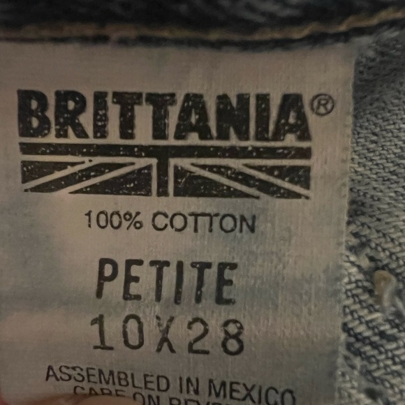 Brittania vintage size 4/6 pleated denim cut hem
427 - Picture 3 of 16